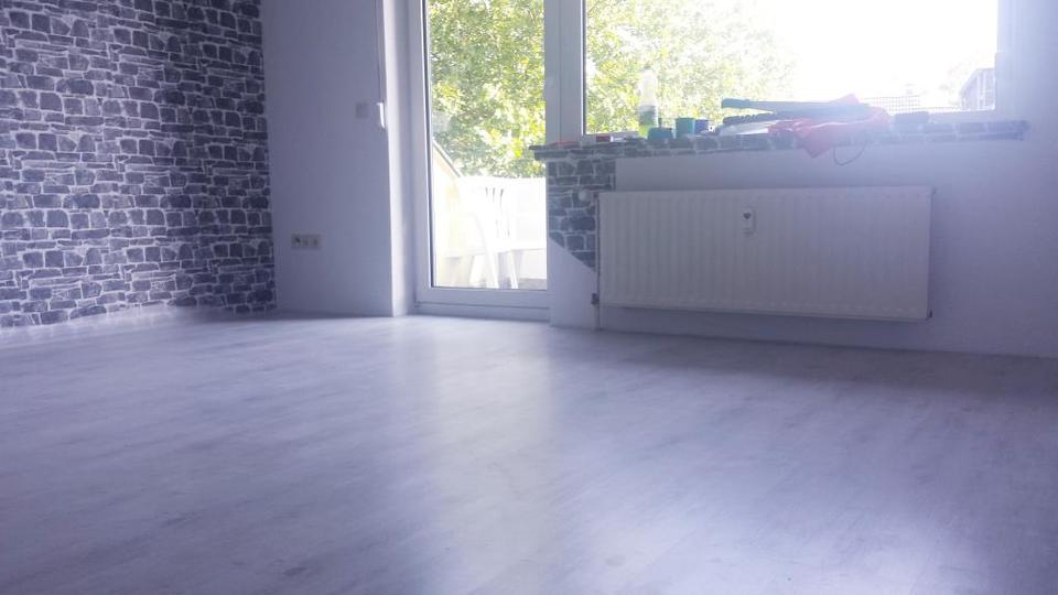 Bei VIVAWEST die Sonnenstrahlen auf dem eigenen Balkon genießen. zimmer