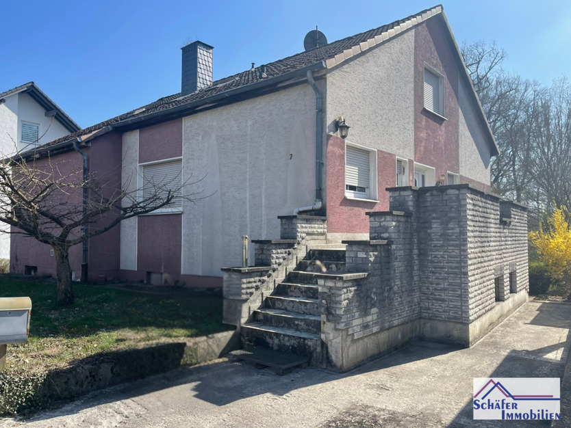 Platz für Ideen - Einfamilienhaus mit EinliegerWohnung in Waldrandlage von Balve-Beckum
