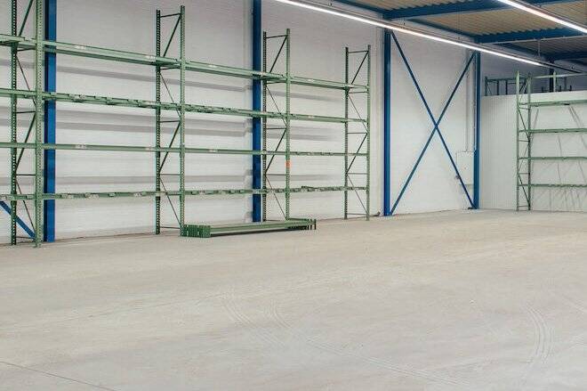 außergewöhnliche Halle für Produktion und Lager