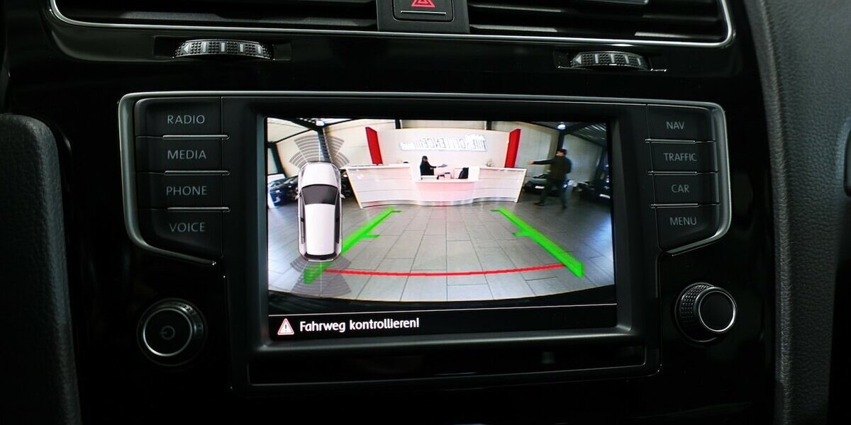 VW Golf VII 1.6 TDI BUSINESS ALLSTAR / NAVI+KAMERA 119.000 km 12.997 &euro; Hamm 59077