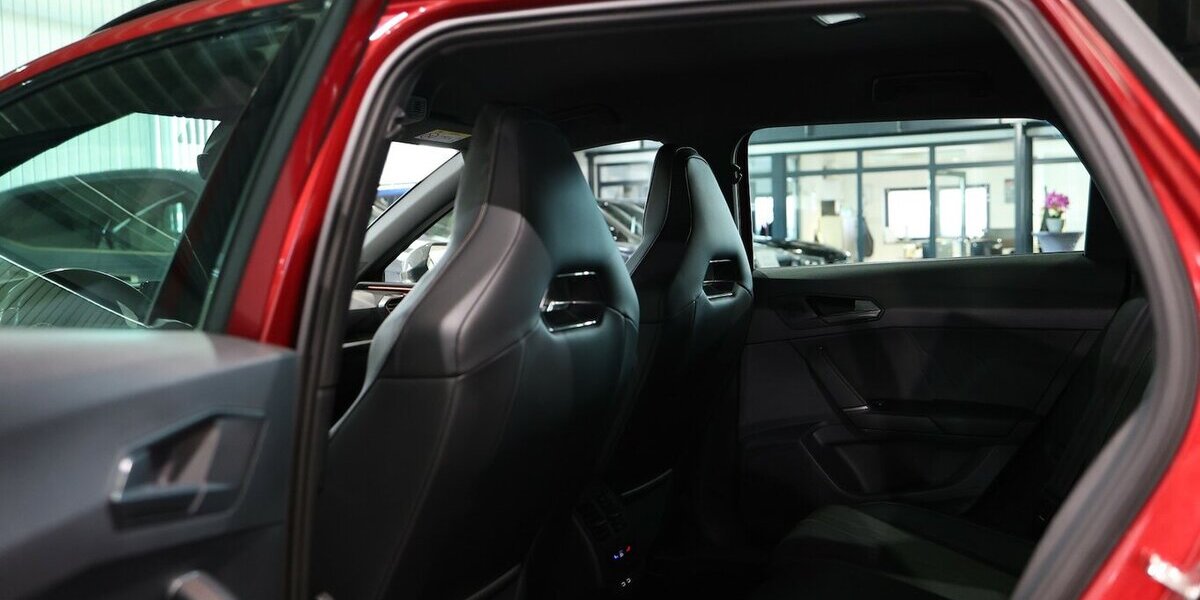 Cupra Leon ST TSI DSG VZ e-Hybrid LED+VC+NAVI+LEDER 35.000 km 23.777 &euro; Hamm 59077