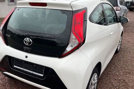 Toyota Aygo (X) 102.534 km 6.400 &euro; Fröndenberg 58730