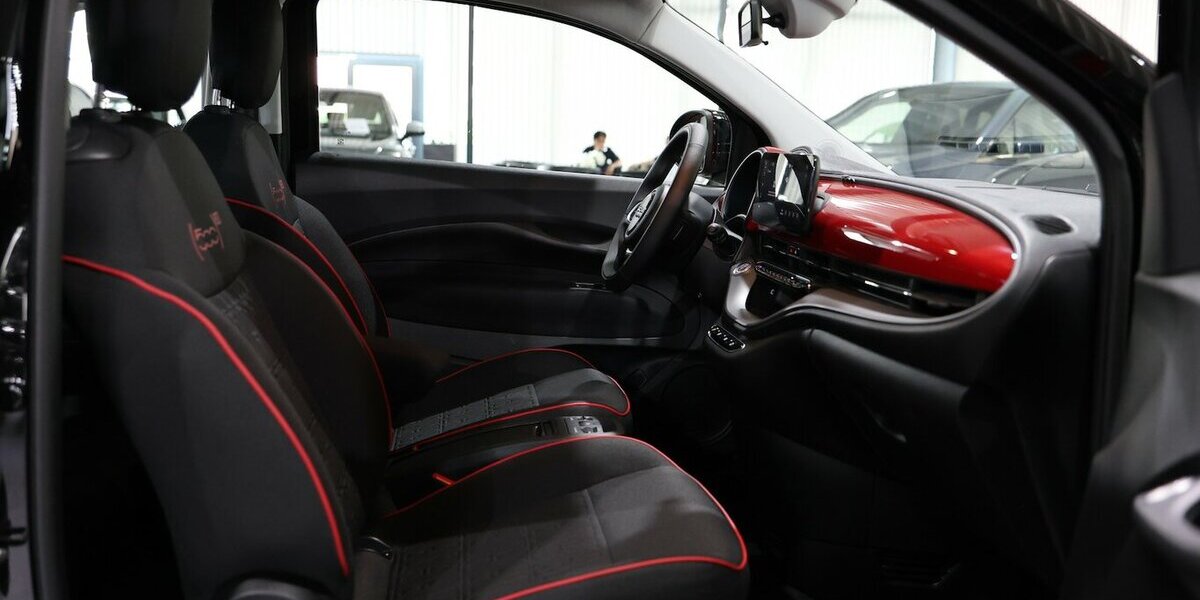Fiat 500e RED BLACK / 98,8% / VIRTUAL / APPLE+KAMERA 7.000 km 19.700 &euro; Hamm 59077