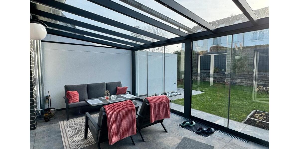 Doppelhaushälfte mit Einbauküche, Wintergarten und Garage 5 zimmer