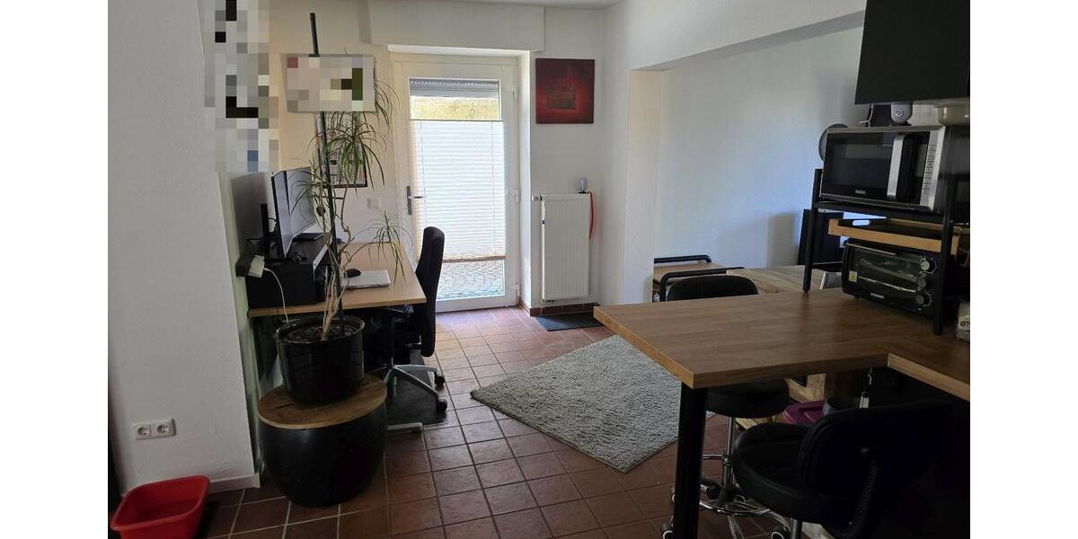 EG- Wohnung mit Garage und Garten 2.5 zimmer