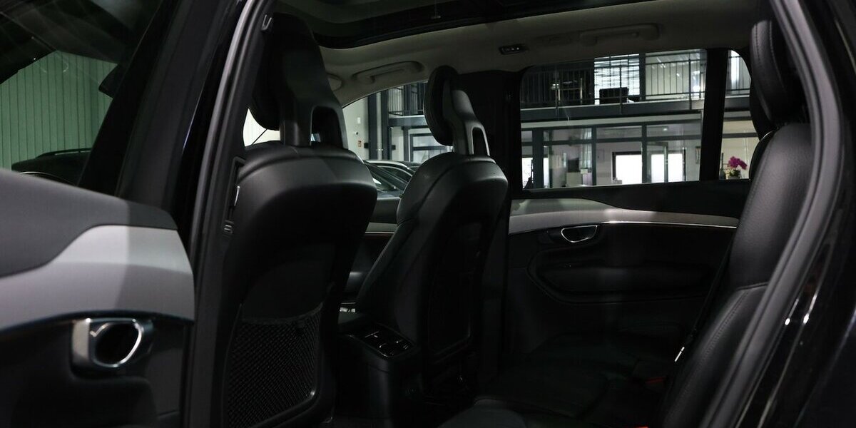 Volvo XC90 T8 P-HEV AWD EXPRESSION R-DESIGN / 7-SITZER 143.000 km 36.777 &euro; Hamm 59077