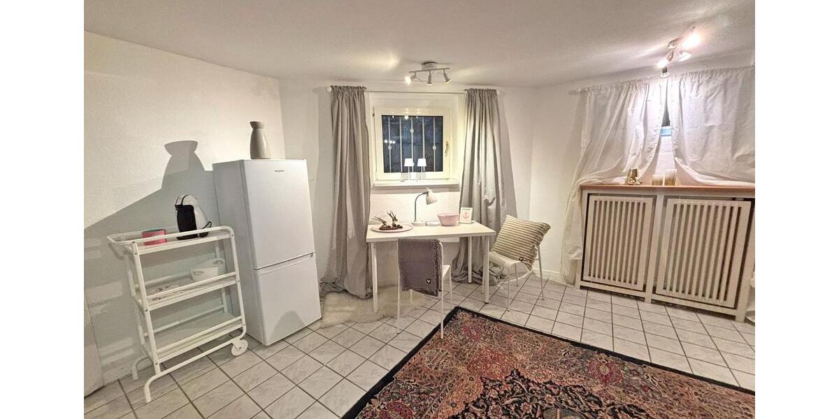 Erstbezug: Frisch renoviertes, voll möbliertes Souterrain-Apartment [Z-04511] 1 zimmer