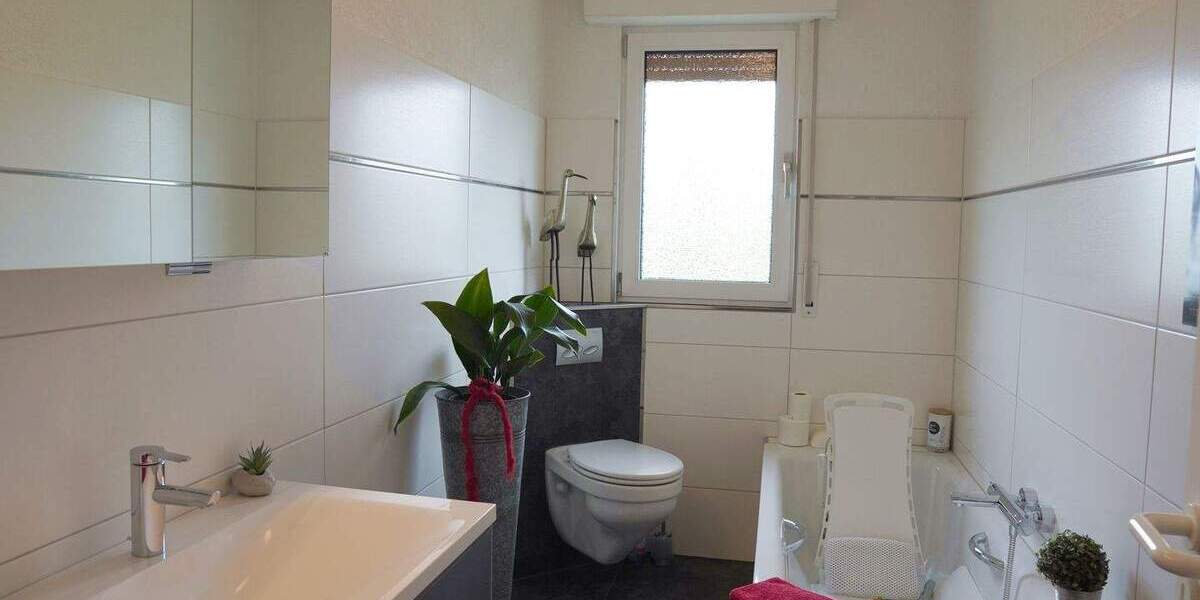 Komfort, Ruhe und Bauland zur Eigenverwirklichung. 8 zimmer