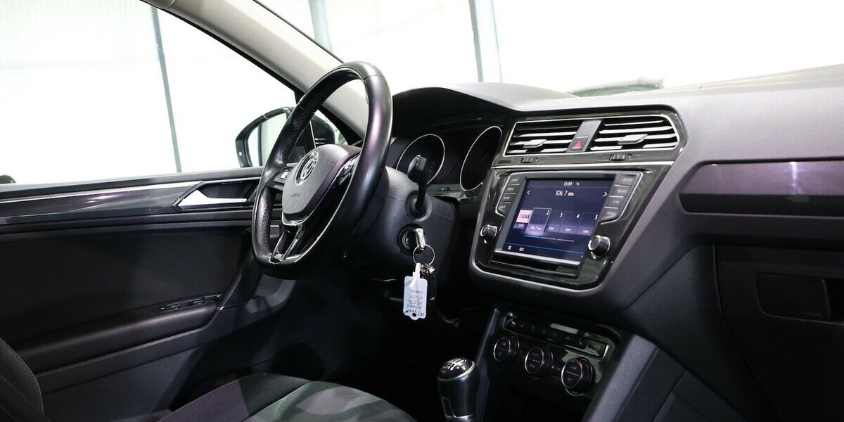VW Tiguan 2.0 TDI HIGHLINE / LED, ACC+LANE, AHK 141.000 km 17.111 &euro; Hamm 59077