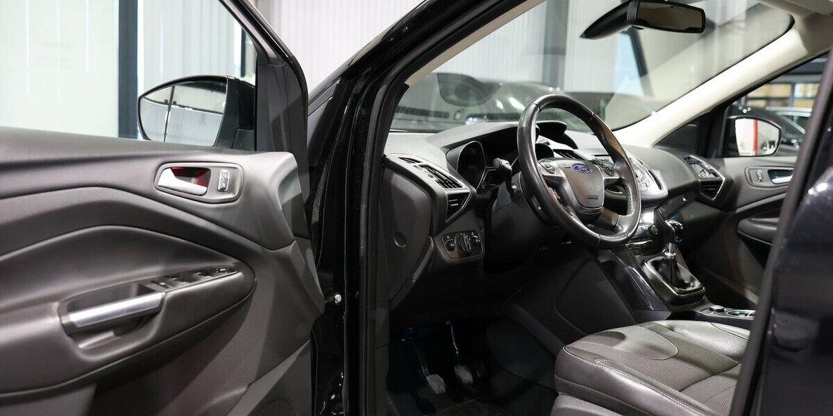 Ford Kuga 2.0 TDCI 4x4 TITANIUM / LEDER / NAVI+ 90.000 km 13.711 &euro; Hamm 59077