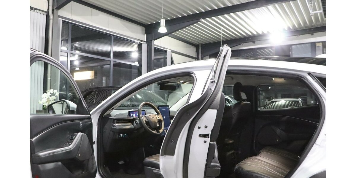 Ford Mustang Mach-E VIRTUAL+360°+NAVI+ / AHK 50.000 km 25.999 &euro; Hamm 59077