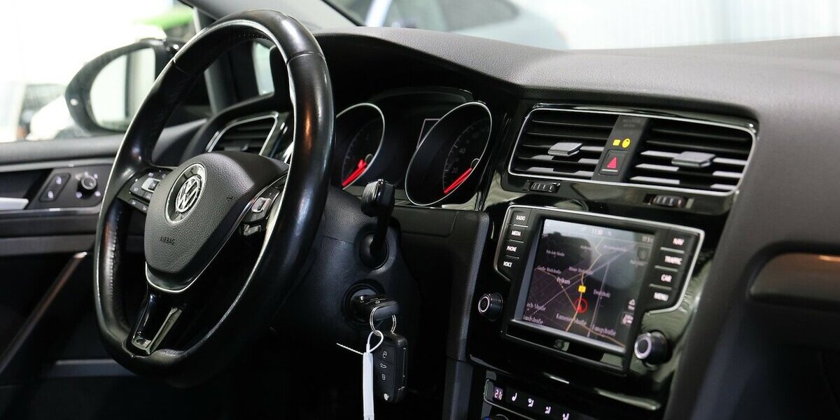 VW Golf VII 1.6 TDI BUSINESS ALLSTAR / NAVI+KAMERA 119.000 km 12.997 &euro; Hamm 59077