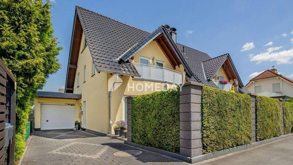 Familienleben auf drei Etagen - mit sonniger Südterrasse, Loggia & Garage