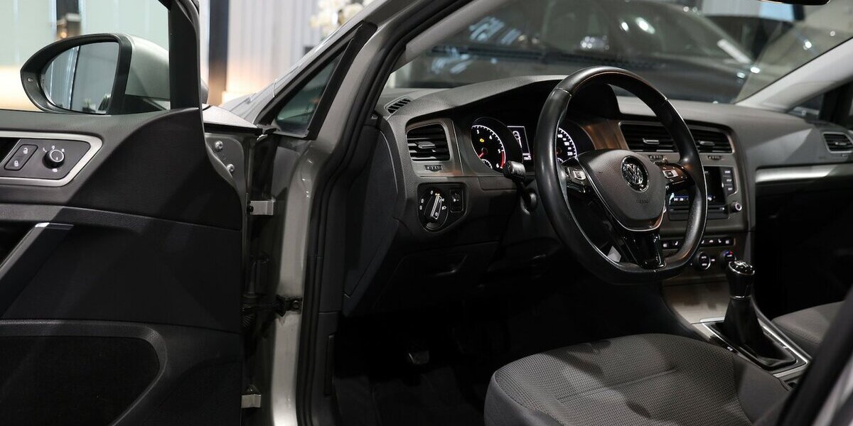 VW Golf VII 1.6 TDI Comfortline COMPOSITION-COLOUR 143.000 km 11.555 &euro; Hamm 59077