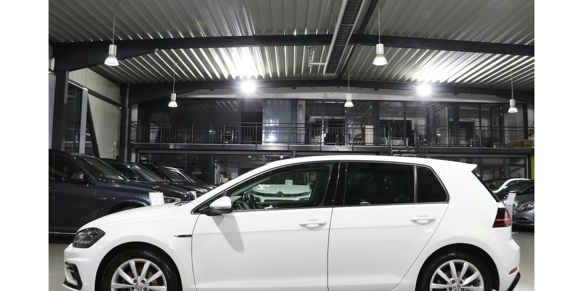 VW Golf VII 1.5 TSI HIGHLINE R-LINE SPORT BLACK LED 192.000 km 12.444 &euro; Hamm 59077