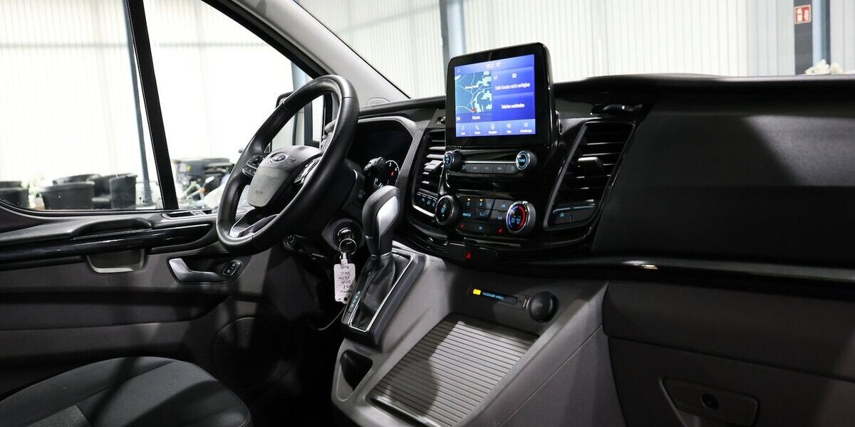 Ford Tourneo Custom 2.0 TDCI 320 L1 / 8-SITZER / NAVI 167.000 km 25.555 &euro; Hamm 59077