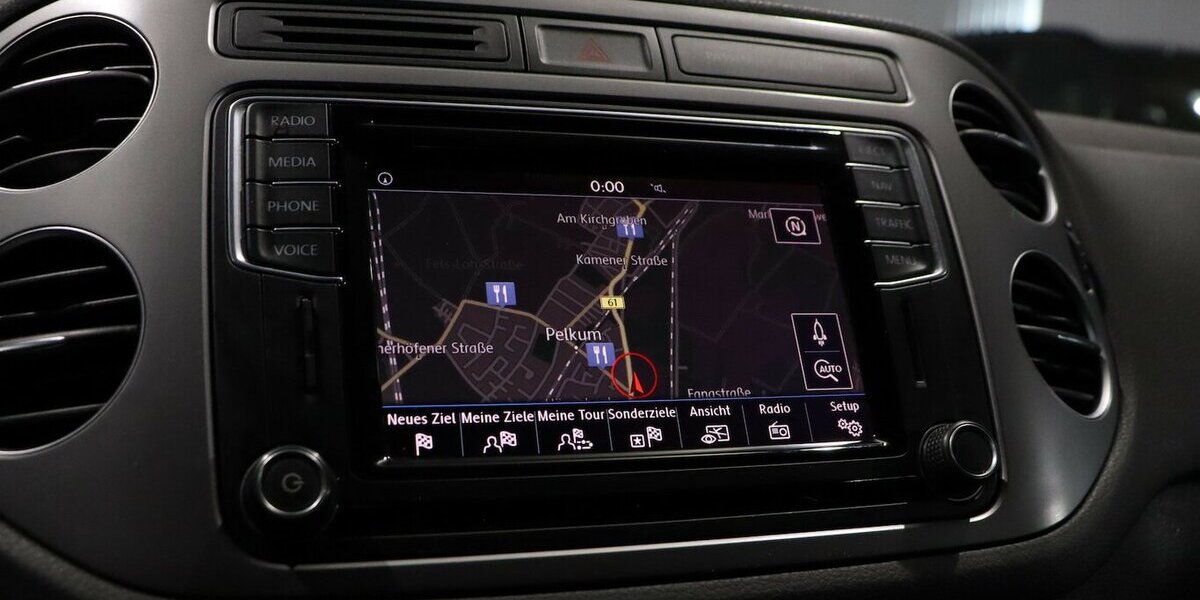 VW Tiguan 2.0 TDI LOUNGE SPORT & STYLE NAVI+KAMERA 149.000 km 13.777 &euro; Hamm 59077