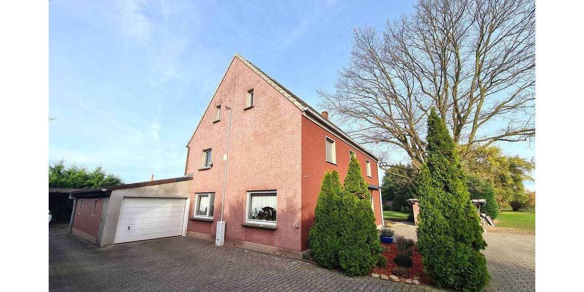 Hamm-Uentrop, ein beindruckendes Haus mit 2 Garagen und sehr großem Garten in Kanalnähe. 5 zimmer