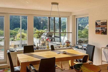 Kernsanierte Terrassenwohnung mit Traumblick