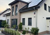 Modernes Einfamilienhaus mit Pool, Sauna, Wintergarten & PV