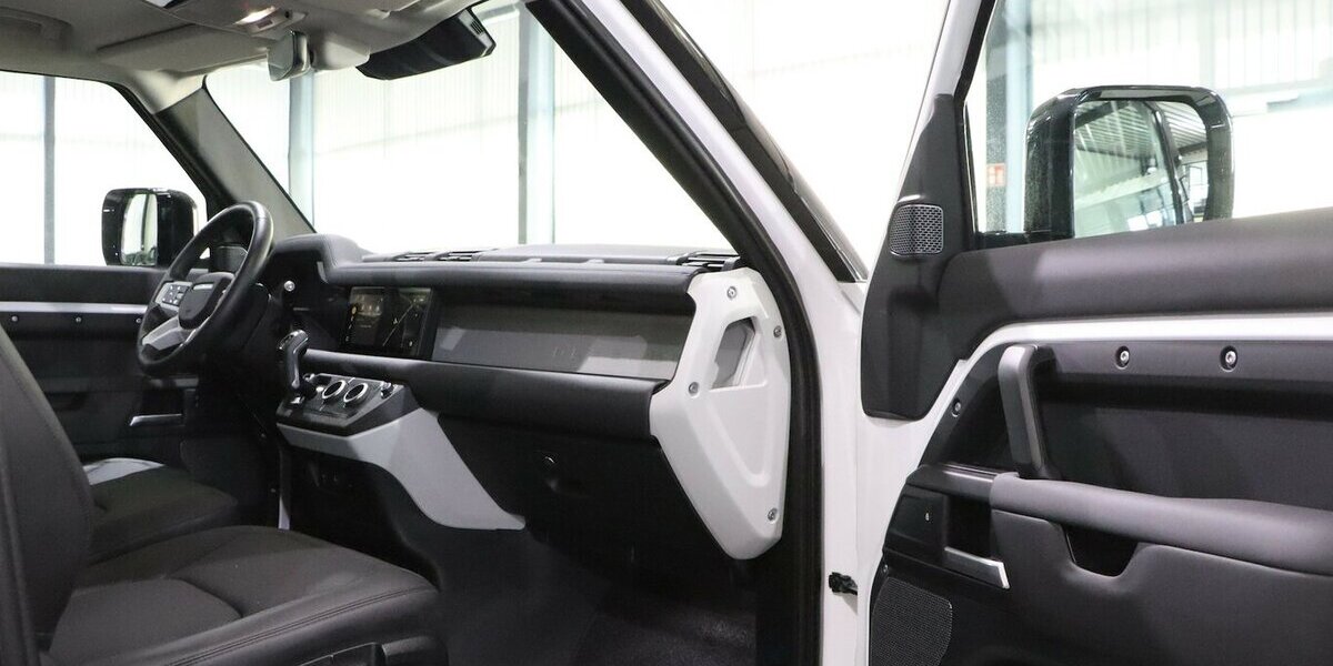 Land Rover Defender D200 90S / 6-SITZER / PANORAMA-SEITEN 69.000 km 54.777 &euro; Hamm 59077