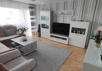 Schöne 4,5 Zimmer Wohnung mit gr. Küche u. Ausblick ab 1.6.7.8.