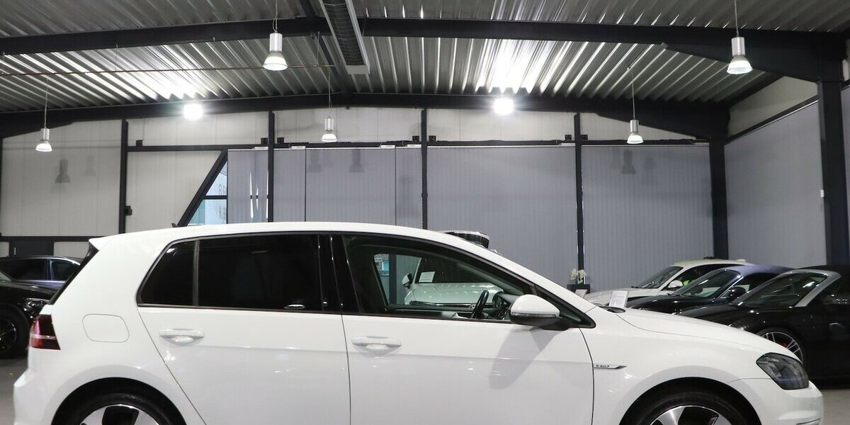 VW Golf E-GOLF VII DSG WHITE / LED / NAVI-DP+APPLE 52.000 km 12.577 &euro; Hamm 59077