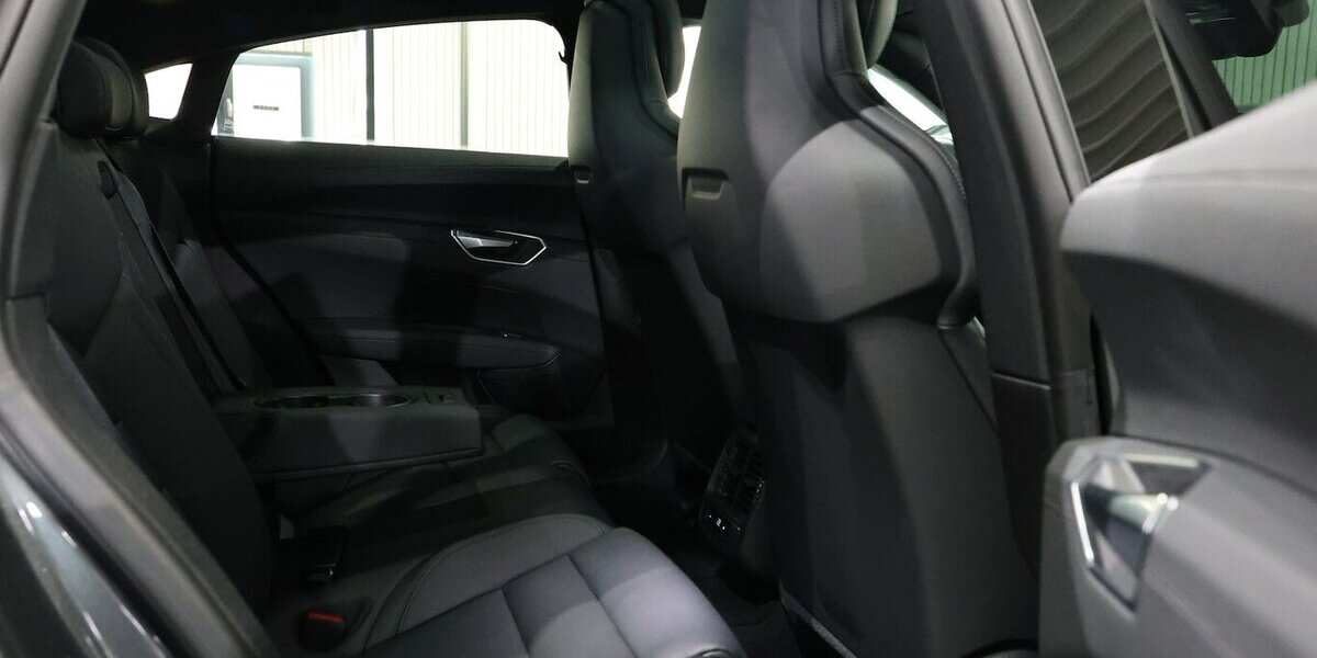 Audi e-tron GT QUATTRO / DAYTONA + BLACK / PANORAMA / 29.000 km 48.777 &euro; Hamm 59077