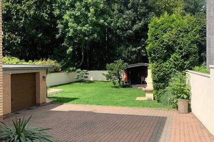 Mehrgenerationshaus mit zwei Garagen und großen Garten im Müngersdorf (Bitte keine Makleranfragen)