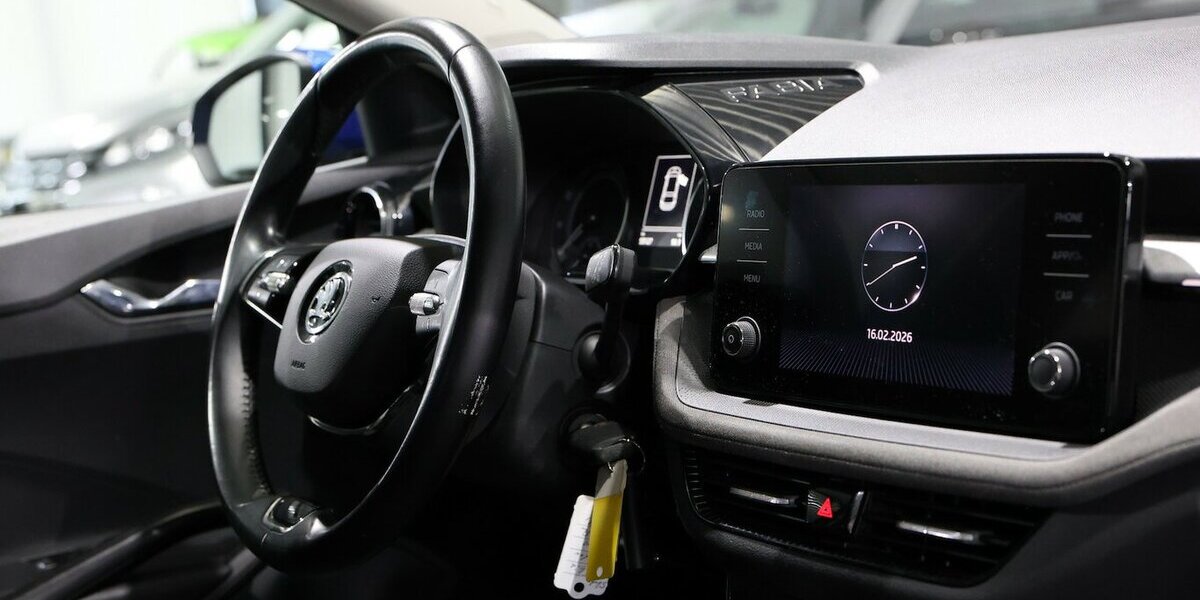 Skoda Fabia 1.0 TOUR RACE BLUE / LED / GROßES-DISPLAY 55.000 km 13.888 &euro; Hamm 59077