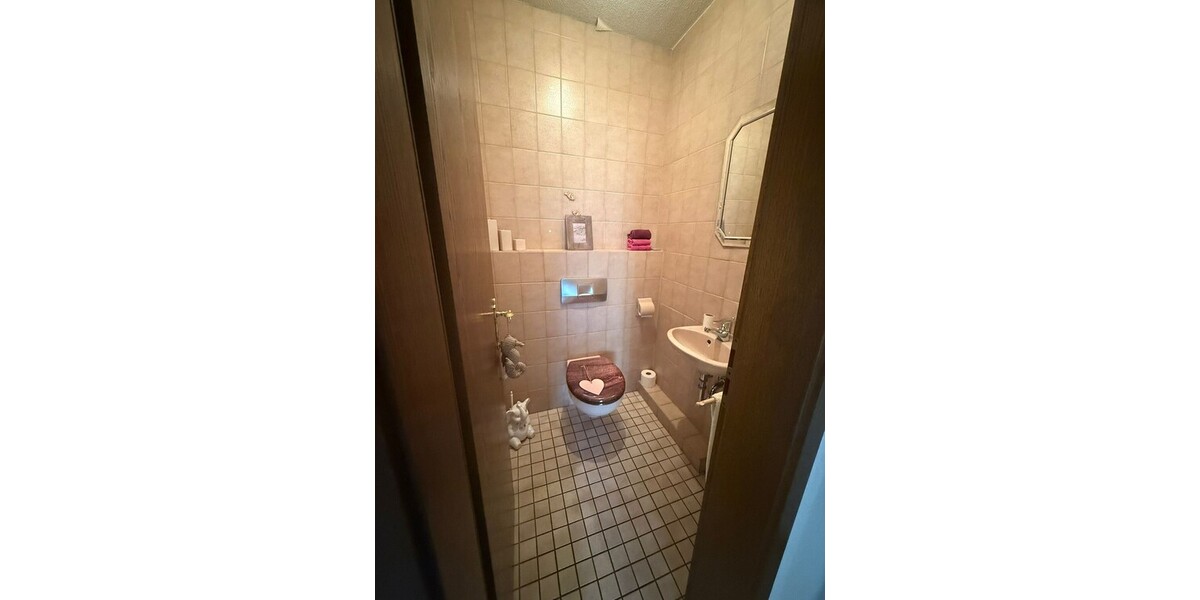 Freistehendes Zweifamilienhaus mit großem Garten in ruhiger Lage von Lünen 8 zimmer