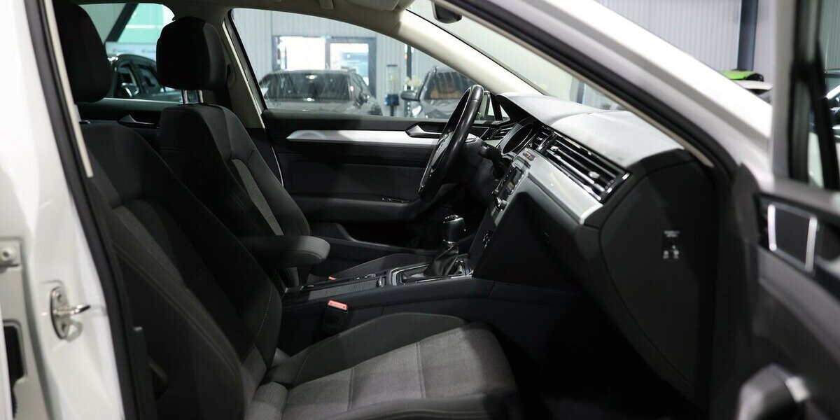 VW Passat 1.6 TDI Comfortline WHITE / MASSAGE+SHZ 176.000 km 9.999 &euro; Hamm 59077