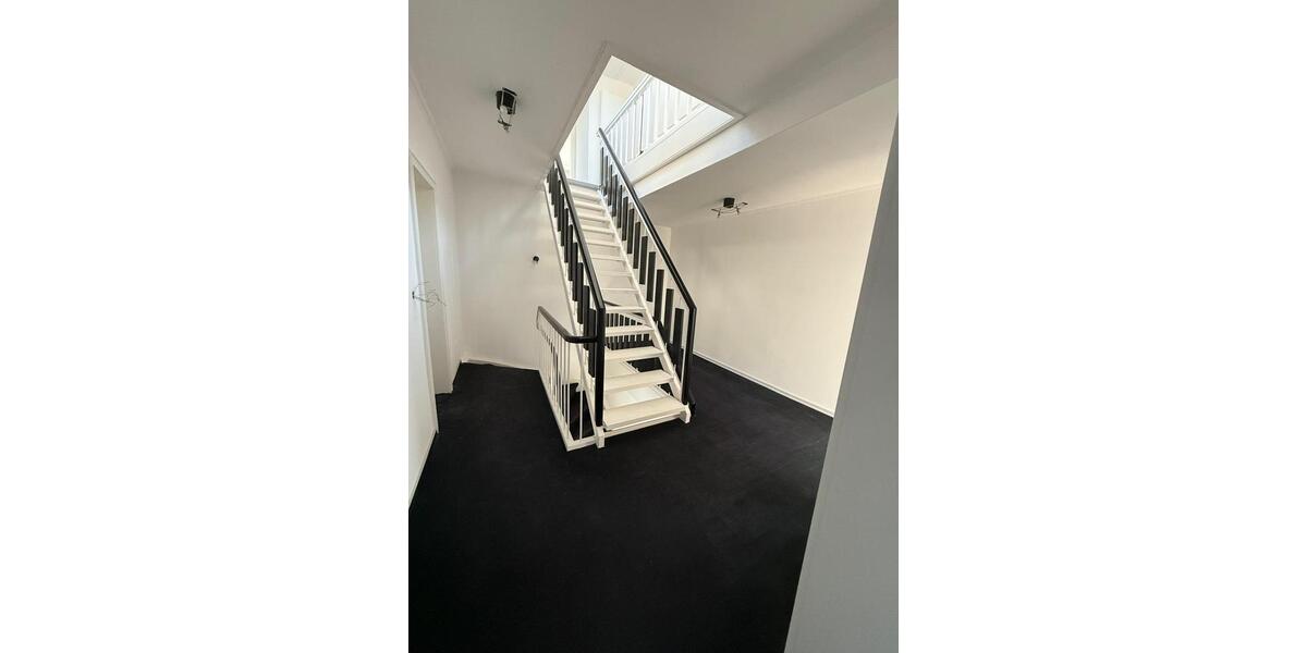 Doppelhaushälfte Soest - 6 Zimmer, 200 m&sup2;, 2.400&euro; | Angebot:25857395