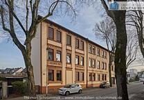 ZENTRAL GELEGEN - RENOVIERTE 3-Zimmer-Wohnung MIT EINBAUKÜCHE, GAS-KAMIN UND BALKON