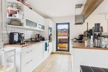 Attraktive Mietwohnung mit eigenem Garten, Terrasse und hochwertiger Einbauküche zu vermieten 5 zimmer