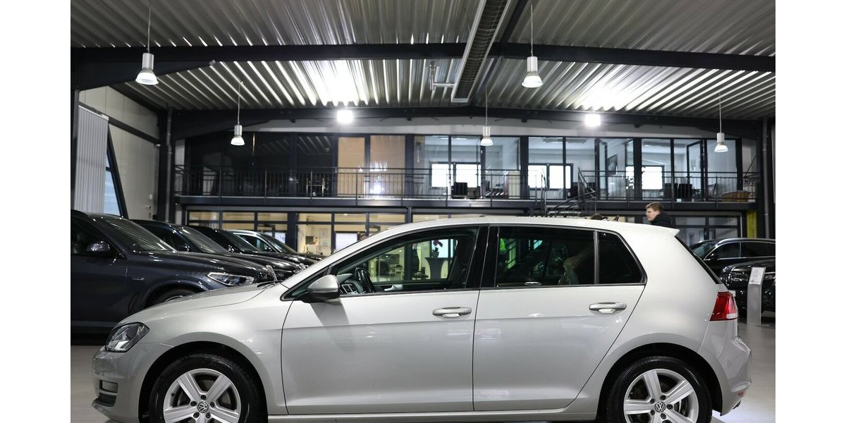VW Golf VII 1.6 TDI Comfortline COMPOSITION-COLOUR 143.000 km 11.555 &euro; Hamm 59077