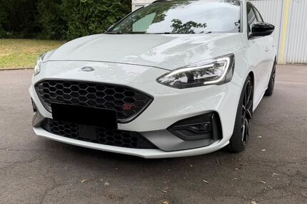 Ford Focus 82.000 km 22.999 &euro; Unna 59425