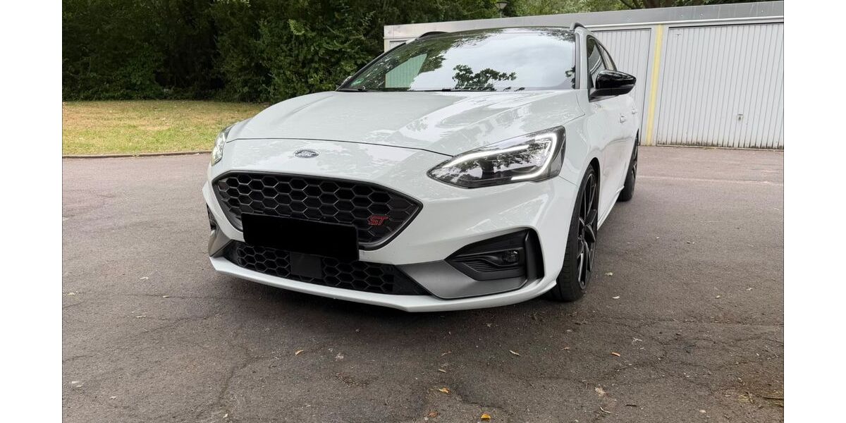 Ford Focus 82.000 km 22.999 &euro; Unna 59425
