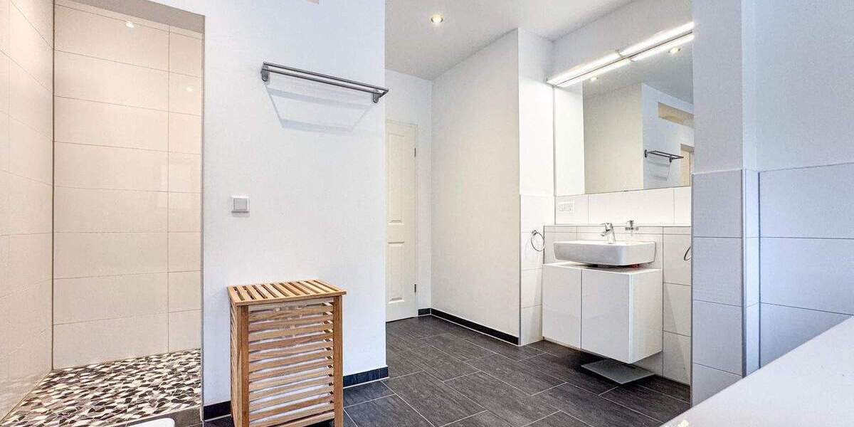 **Erdgeschosswohnung der Extraklasse mit Garten** 4 zimmer