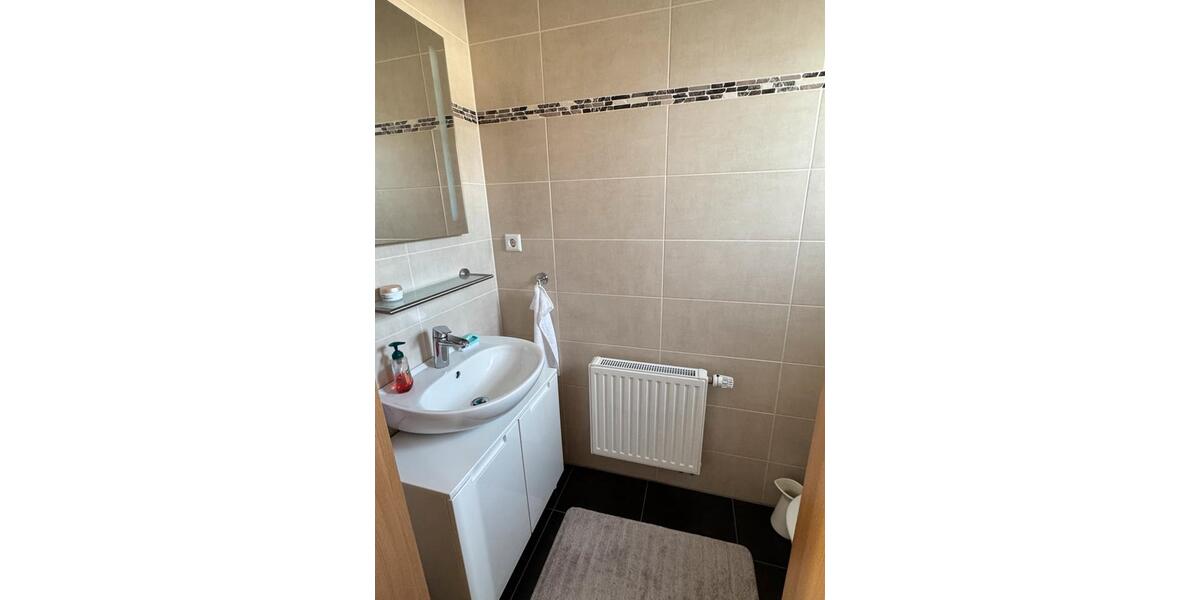 Doppelhaushälfte mit Einbauküche, Wintergarten und Garage 5 zimmer