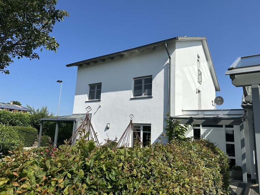 Großzügiges Wohnen und Arbeiten vereint Einfamilienwohnhaus mit Gewerbeeinheit! 10 zimmer