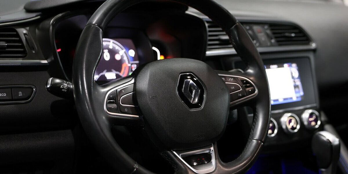 Renault Kadjar TCe 140 DELUXE / PANORAMA / LED-VISION 99.000 km 15.444 &euro; Hamm 59077