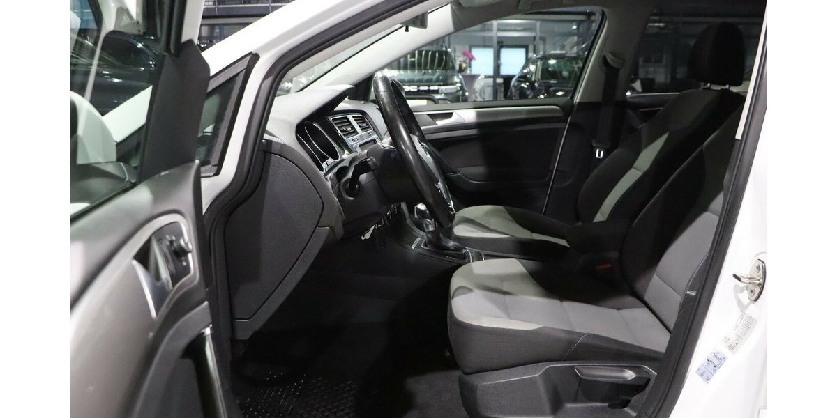 VW Golf E-GOLF VII DSG WHITE / LED / NAVI-DP+APPLE 52.000 km 12.577 &euro; Hamm 59077