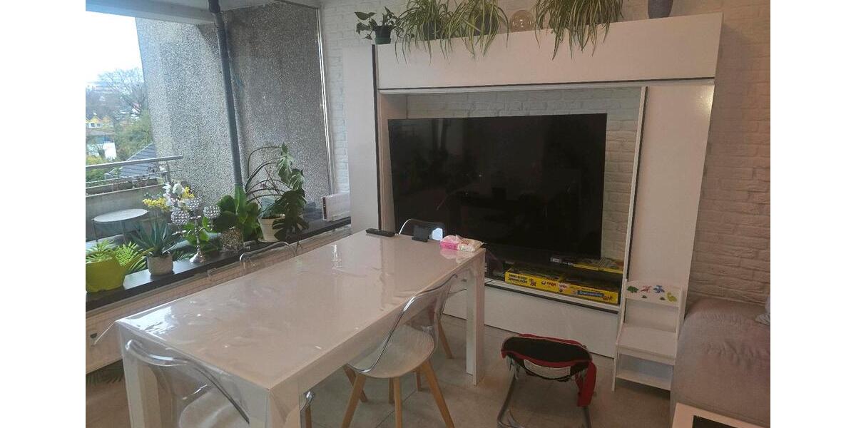 sehr gemütliche, gepflegte Wohnung mit 2 Balkonen 4 zimmer