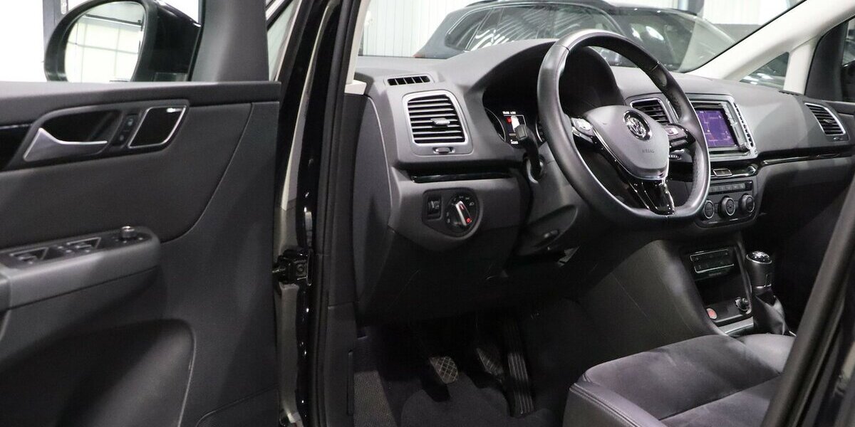 VW Sharan 1.4 TSI BUSINESS HIGHLINE / XENON / TOP 64.000 km 27.991 &euro; Hamm 59077