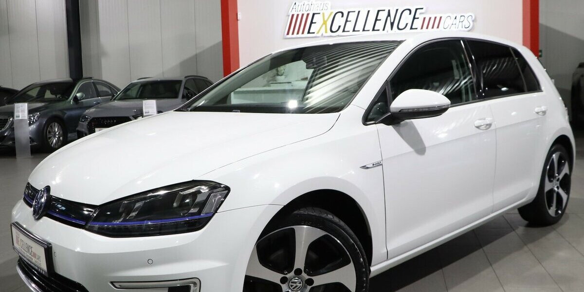 VW Golf E-GOLF VII DSG WHITE / LED / NAVI-DP+APPLE 52.000 km 12.577 &euro; Hamm 59077