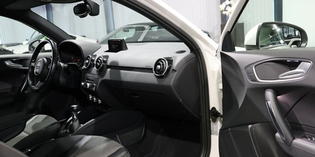 Audi A1 1.6 TDI SPORT WHITE / XENON, NAVI-MMI, LEDER 111.000 km 13.444 &euro; Hamm 59077