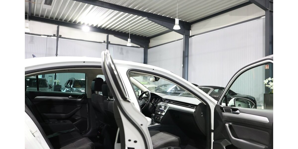 VW Passat 1.6 TDI Comfortline WHITE / MASSAGE+SHZ 176.000 km 9.999 &euro; Hamm 59077