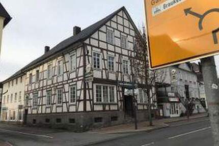 Balve, beste Lage, Wohn-Geschäftshaus über 1000 qm, 13 Gewerbe, 2 3 Wohnen zimmer