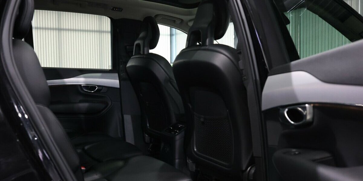 Volvo XC90 T8 P-HEV AWD EXPRESSION R-DESIGN / 7-SITZER 143.000 km 36.777 &euro; Hamm 59077